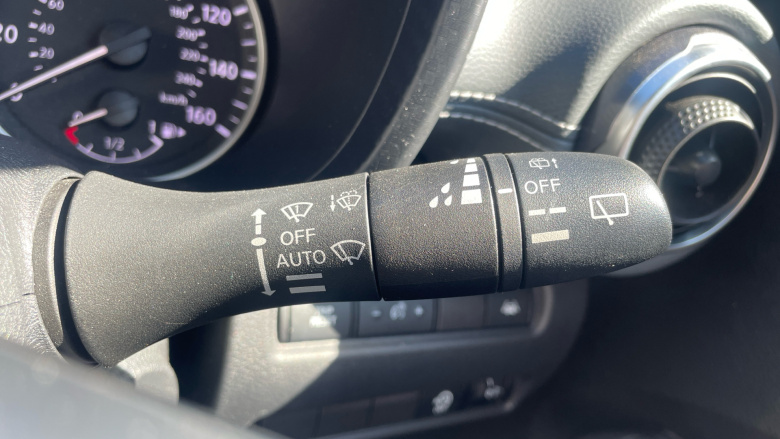 Nissan Juke 1.0 DiG-T 114 N-Connecta 5dr Petrol Hatchback